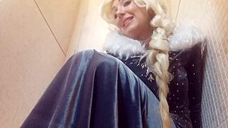 ELSAS COSPLAY WANNA MAKE U SEE