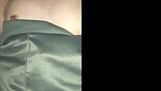 I Film Japanese Amateurs Outdoors With My Phone