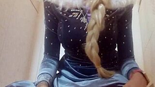 ELSAS COSPLAY WANNA MAKE U SEE