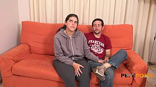 A cuckold férjem fantáziája, hogy nézzen, ahogy keményen dugnak... jaj, ez egy vad hármas!