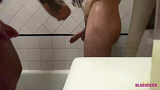 i shower with my straight friend in the bathroom, enjoying amateur bathing time.