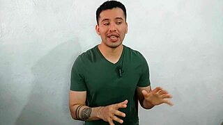 I lend my hairy ass to the constructor boyfriend, sucked by my ex's boyfriend, he fucks me bareback in the houses we build.