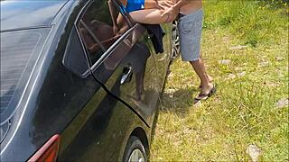 Esposa Shows Big Ass at Car Window for Strangers to Bang