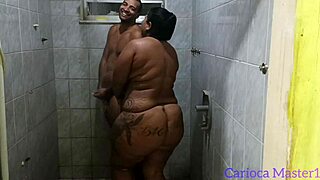 a festa rolando e eu metendo na gostosa com aquele rabo enorme sem parar