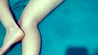 Roçando o Pau na Buceta e no Cuzim da Esposa do Meu Amigo Até Ela Gozar Explodiu Porra na Bucetinha