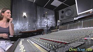 Teen Lesbians Licking Pussy