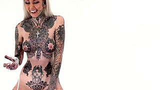 Hey, tattooed Amber Luke rides the tremor toy first time!