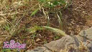 Zelda strips outdoors and spreads shaved pussy up close 😘