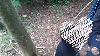 casal sapeca fudendo no mato ao ar livre 😏