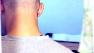 חדר משותף: המזדקן תפס את הנערון מוצץ לו במקלחת!