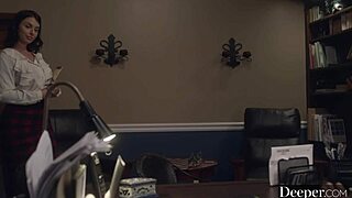 Vixenplus Ivy Lebelle Belajar Pelajaran Kinky dengan Spanking.