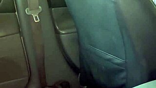 Grabo a Mi Amiga Mientras Hace Webcam en Su Coche