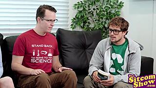 Мечтая за големия кур на Леонард, който ме чука здраво