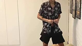 tive que fazer um striptease pra minha madrasta para conseguir comer a buceta dela