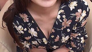 Nana Ueyama美丽身体在狂野动作中被吞噬