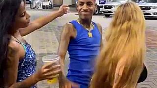 putaria na rua resenha acaba em carro movimento fudelancia.