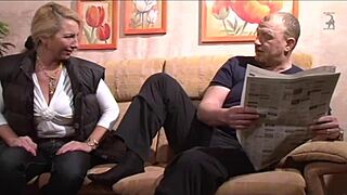 amateurs relax at home with fucking and blowjobs