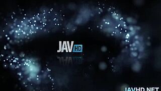 Bu Asyalı amcık neden bu kadar ıslak?