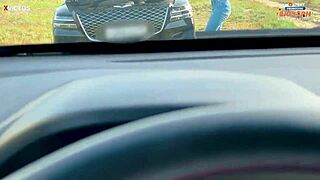 Vroča mačeha jebe sinovega sošolca v avtu, tabu?