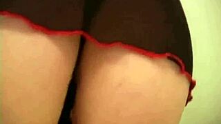 Honey spreads her pussy lips and gets a facial