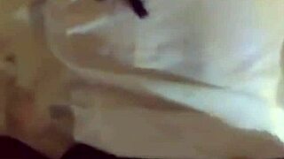 青藤妹妹 mature asian beauty eagerly rides a big monster cock barefoot in close-up 😍