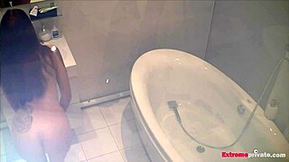 Wow! Spying on Stepdaughter Scarlett Toying in Bath Is Wild!