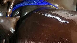 Muscular Massage Therapist Performs Detailed Yoni Massage On Housewife's Pussy Lips In One-On-One Session