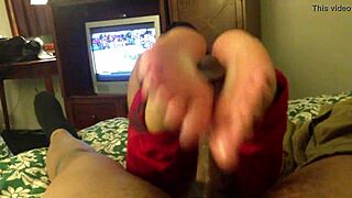 saturday footjob with cumshot on toes