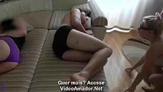 O que você faria se sua cunhada aparecesse assim? Man, that deepthroat blew my mind!