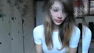 Apa buat tetek sempurna gadis 18 tahun ni begitu menggoda?