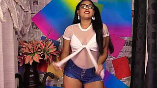 Patronuma mastürbasyon yapsın diye dans ediyorum