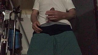 A GAY RUB TURNS INTO INTENSE MASSAGE SESSION