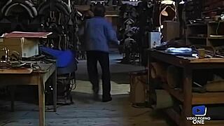 Elodie Chérie, Belle Brune Rebelle, Baisée Sauvagement dans la Remise avec Ses Gros Seins.