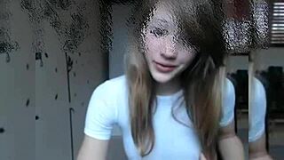 Hvad gør disse 18-åriges perfekte patter så uimodståelige?