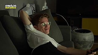 O invasor dotado fodeu o rabo do novinho pr�via