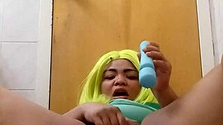 Sexycumminmypussy gushes hard like a water park with toys