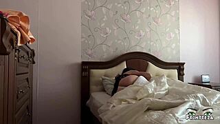 Stepmom and stepson share bed for wild throatpie action 😜