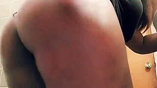 Fat thick ass twerking to hood hop music in underwear by Beast Mode.