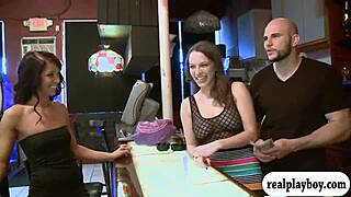 Φαντάσου αυτές τις δύο κουκλίτσες μελαχρινές να παίρνουν πούτσο για λεφτά σε τρίο