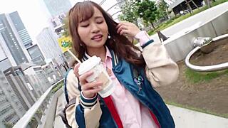 Wow! Badan ultra slim dan gadis Asia petite 18+ comel dalam aksi keras!