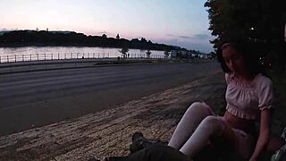 Sesso estremo all'aperto davanti agli sconosciuti, wow!