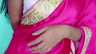 indian village bhabhi sharee wali enjoys pussy licking