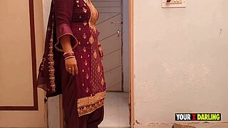Punjabi bhabhi craves Bihari's dick while he pisses!