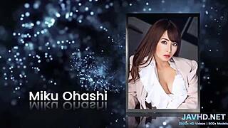 Yummy Japanese Petite Squirts in Creamy Taxi Scene