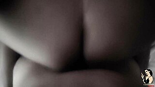 Lover cums in two minutes, pregnant brunette masturbates after