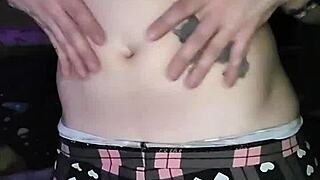 मैं खिलौनों से मस्तरबेट कर रही हूँ झड़ रही हूँ