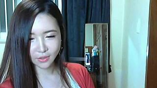 I can’t get over this cute Korean webcam girl showing off online.