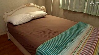 甘やかされて美しい継母がGoxvidでフェラチオ