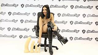 john thomas rhaegar dildo gets a good fucking by british porn babe roxee couture?