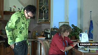 Jeg syede bukser men det blev vildt med glatbarberet cougar